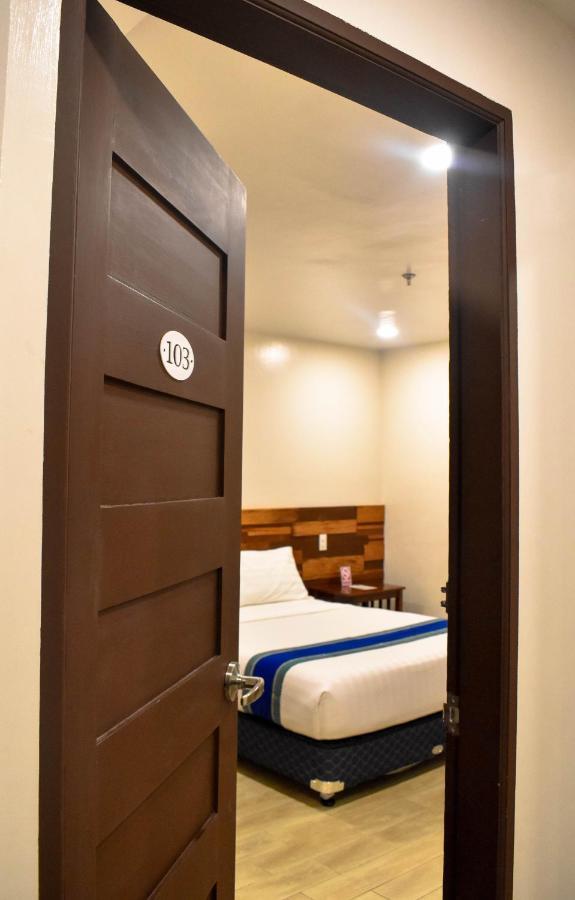 Hotel Lourdes Laoag Dış mekan fotoğraf